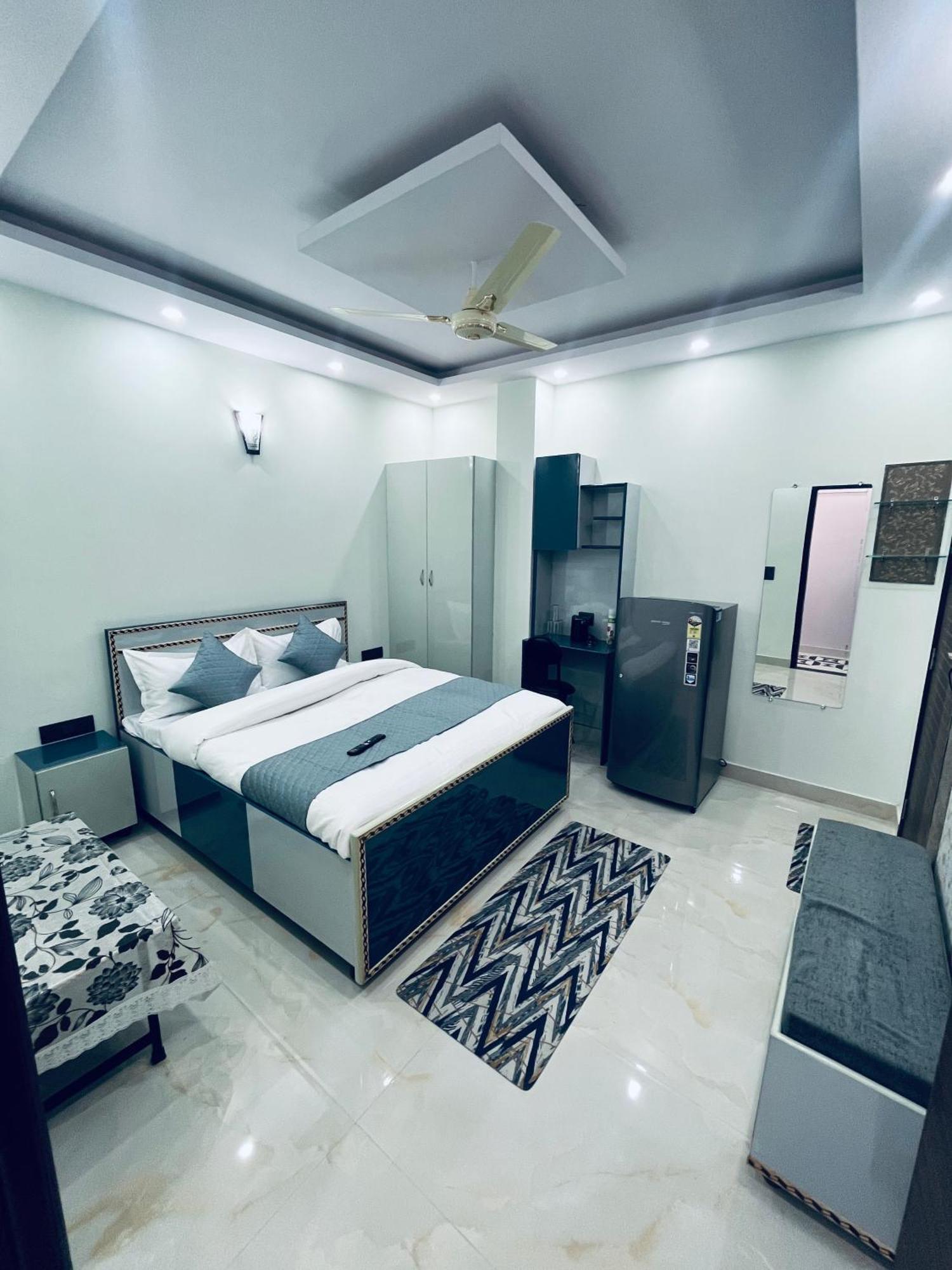 Moonlight With Apartment New Delhi